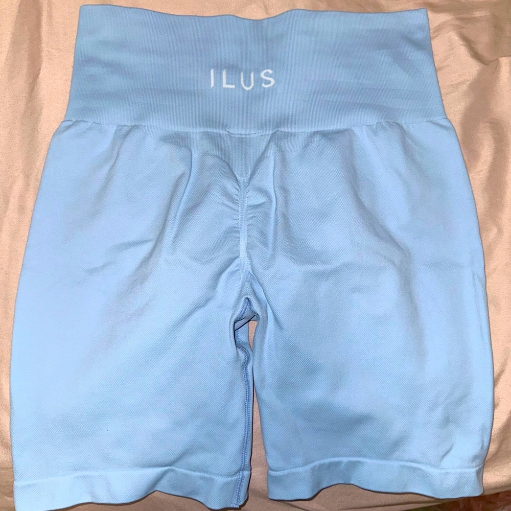 Ilus label Seamlux intensify gym shorts